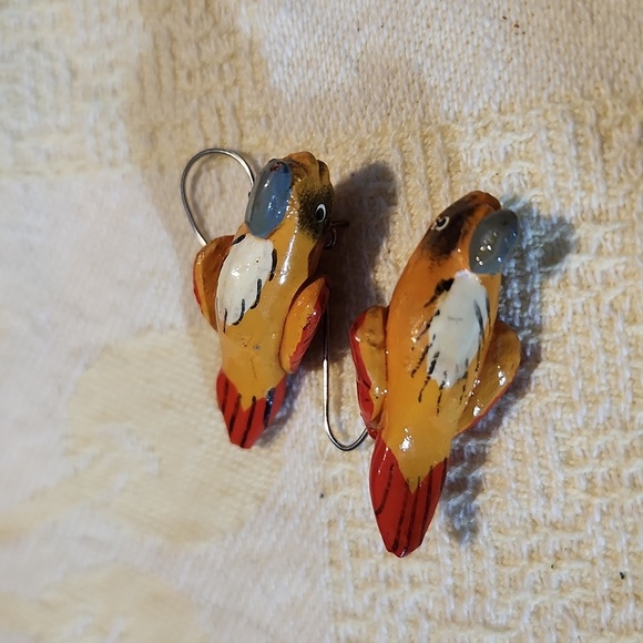 Folk art tropical parrot dangle earrings - Picture 5 of 7